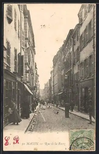 AK Mâcon, Rue de la Barre animée avec passants et commerces