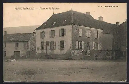 AK Montmelard, Place de la Mairie