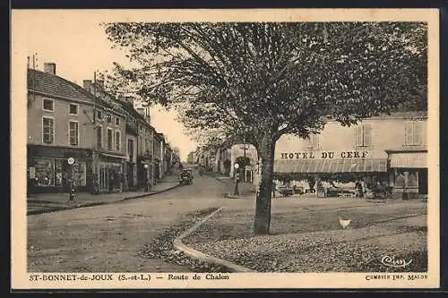 AK St-Bonnet-de-Joux, Route de Chalon avec l`Hôtel du Cerf