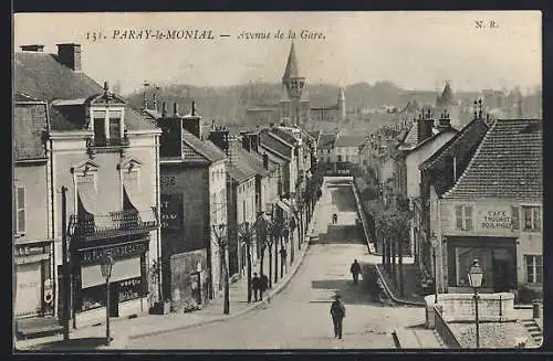 AK Paray-le-Monial, Avenue de la Gare avec vue sur l`église en arrière-plan