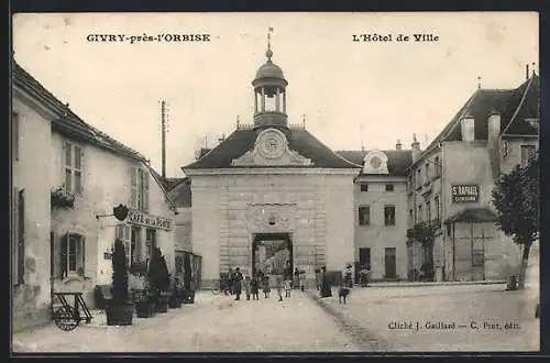 AK Givry-près-l`Orbise, L`Hôtel de Ville et la rue principale animée