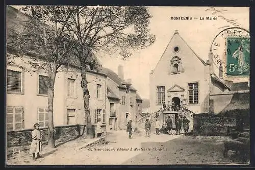 AK Montcenis, La Mairie et la place animée