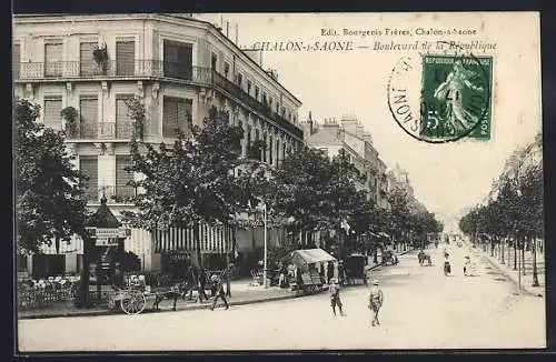 AK Chalon-sur-Saône, Boulevard de la République avec passants et bâtiments élégants