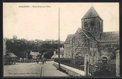 AK Domfront, Notre-Dame sur l`Eau et rue avec charrette tirée par un cheval