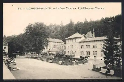 AK Bagnoles-de-l`Orne, La Cour Victoria et l`Établissement Thermal