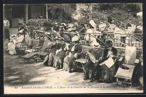 AK Bagnoles-de-l`Orne, L`Heure de la Causette sur la Terrasse de la Patisserie