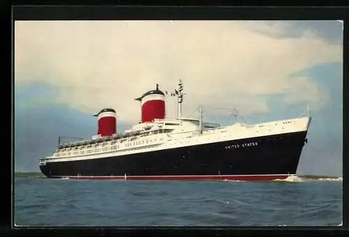 AK Passagierschiff SS United States nahe der Küste, United States Line