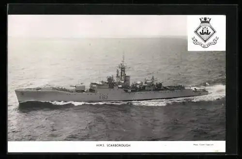 AK Kriegsschiff HMS Scarborough F63 pflügt durchs offene Meer