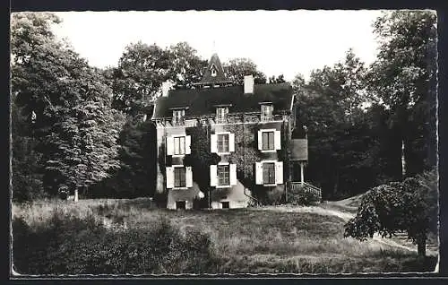 AK Saint-Hubert-du-Rocher, La Maison de Loudon entourée de verdure