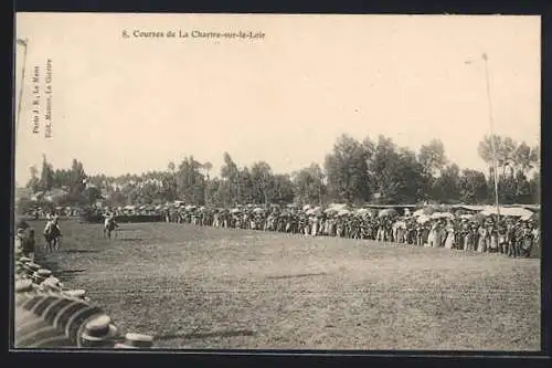 AK La Chartre-sur-le-Loir, Courses équestres avec foule de spectateurs