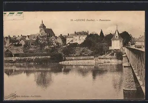 AK Luché, Panorama du village et de la rivière avec pont