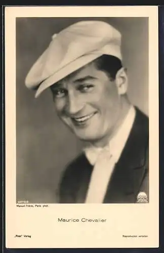 AK Schauspieler Maurice Chevalier mit Schirmmütze