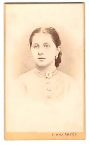 Fotografie Firma Ártót, Wien, Mariahilf Hauptstrasse 33, Porträt Anna Krach