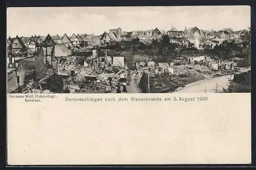 AK Donaueschingen, Ortsansicht mit Brandruinen nach dem Brand 1908