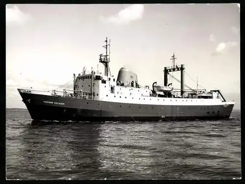 Fotografie Trawler - Fischereischiff Vickers Voyager auf Fangfahrt