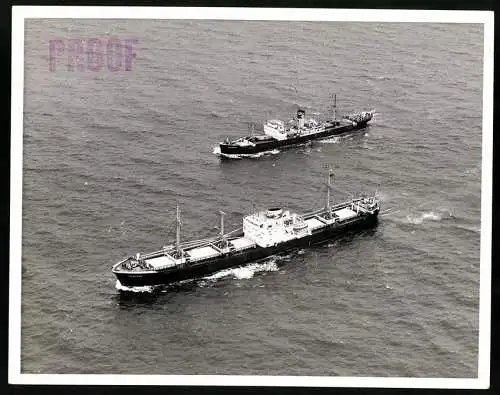 Fotografie Frachtschiff Nordland und Holstein fahren im Konvoi, Grossformat 25 x 20cm