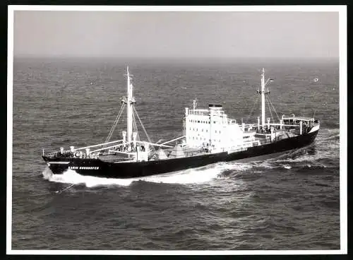 Fotografie Frachtschiff Karin Bornhofen schwer beladen auf See