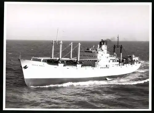 Fotografie Frachtschiff / Frachter Cecilie Brövig auf See