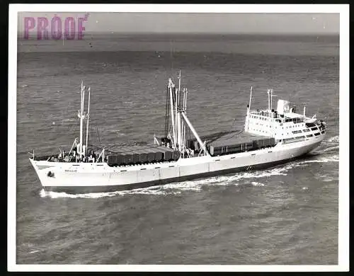 Fotografie Frachtschiff Bellis hat Eisenbahnwaggons geladen, Grossformat 25 x 19cm