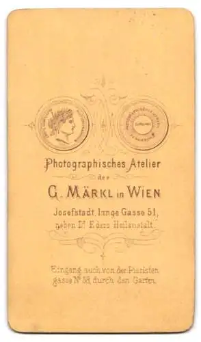 Fotografie G. Märkl, Wien-Josefstadt, Lange Gasse 51, Herr in eleganter Pose