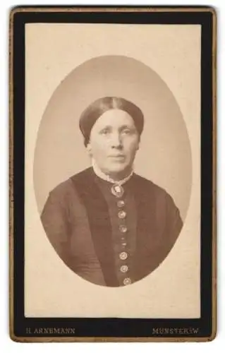 Fotografie H. Arnemann, Münster i. W., Frauenstrasse 1, Porträt einer Dame