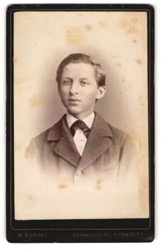 Fotografie W. Kandel, Nürnberg, Fürtherstrasse 44, Portrait eines jungen Mannes