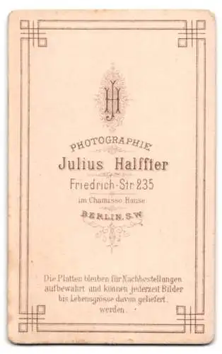 Fotografie Julius Halffter, Berlin S.W., Friedrich-Str. 235, Porträt eines eleganten Herrn