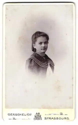 Fotografie Gerschel Aîné, Strasbourg, Nussbaumgasse, Portrait einer jungen Frau