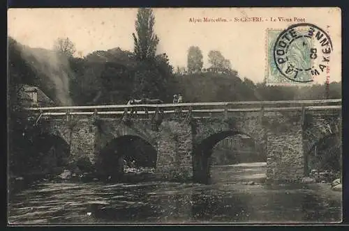 AK Saint-Céneri, Le Vieux Pont sur la rivière