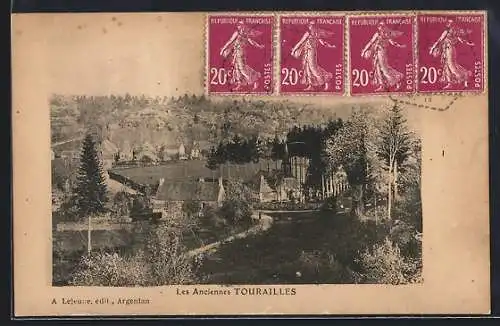 AK Les Tourailles, Vue des anciennes habitations et paysage environnant