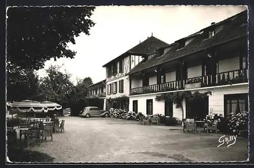 AK Bagnoles-de-l`Orne, Hôtel de Tessé avec terrasse et voiture stationnée