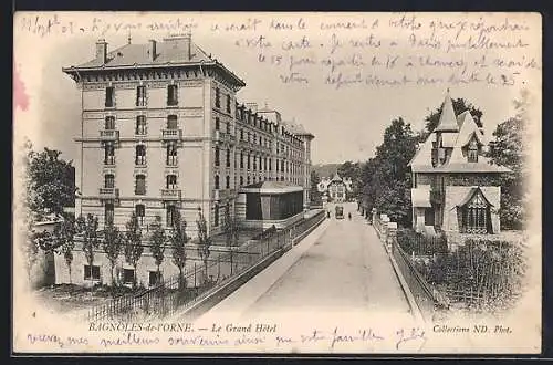 AK Bagnoles-de-l`Orne, Le Grand Hôtel et la rue adjacente