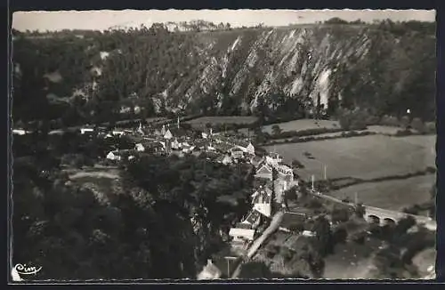 AK St-Léonard-des-Bois, Vue panoramique prise de Narbonne