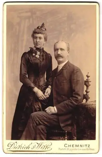 Fotografie Dietrich & Witte, Chemnitz, Poststrasse 31, elegantes Paarportrait Heinrich und Ikehla Brückner