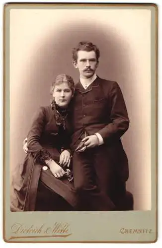 Fotografie Dietrich & Witte, Chemnitz, Kellerweg Nr. 7, Paarporträt Herr und Frau Schmidt