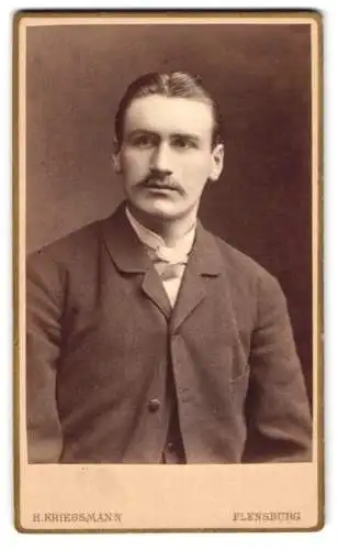 Fotografie H. Kriegsmann, Flensburg, Grosse Strasse 75, Portrait Karl Friedrich