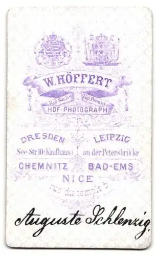 Fotografie W. Höffert, Dresden, See-Str. 10, Porträt Auguste Schlenzig mit gebundenem Haar