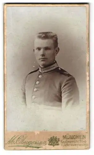 Fotografie M. Obergassner, München, Kaufingerstr. 14, Porträt bayerischer Gardesoldat in Uniform