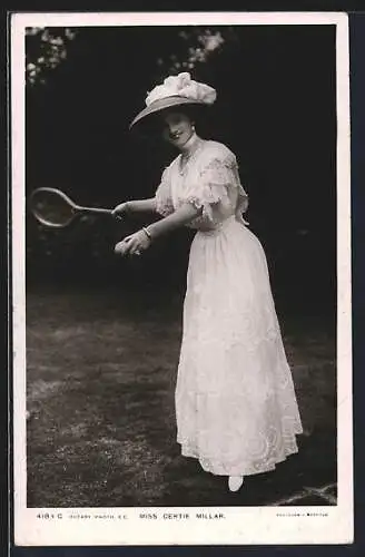 AK Schauspielerin Gertie Millar beim Tennis