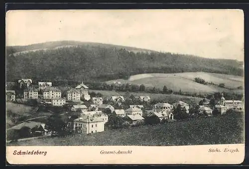 AK Schmiedeberg / Erzg., Gesamtansicht mit Umgebung aus der Vogelschau