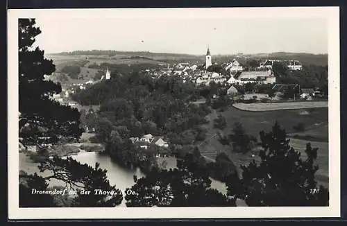 AK Drosendorf / Thaya, Ortspanorama mit Fluss und Kirchturm