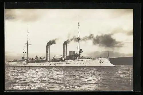 AK Kriegsschiff S. M. S. Nymphe in Küstennähe