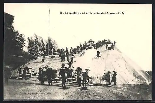 AK Le récolte du sel sur les côtes de l`Annam, Saline