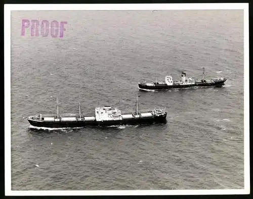 Fotografie Frachtschiff / Frachter Nordland & Holstein fahren im Konvoi, Grossformat 25 x 20cm