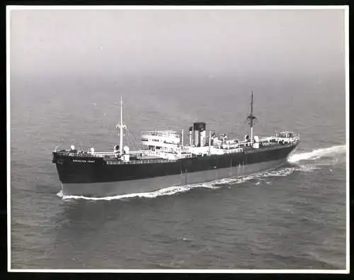 Fotografie Frachtschiff / Frachter Dorington Court fährt mit leichter Ladung