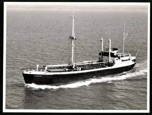 Fotografie Frachtschiff / Frachter Libertas in Küstennähe