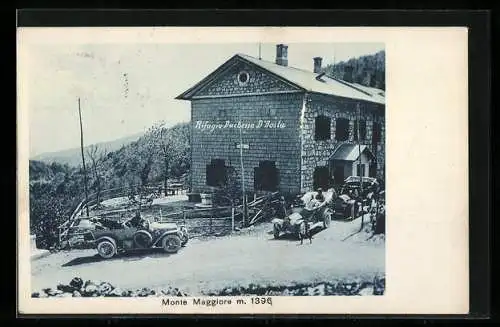 AK Rifugio Duchessa d`Aosta /Monte Maggiore, Ansicht mit drei Automobilen