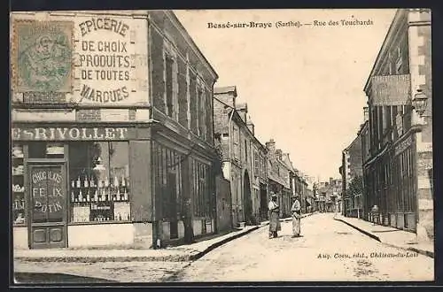 AK Bessé-sur-Braye, Rue des Touchards avec épicerie et passants