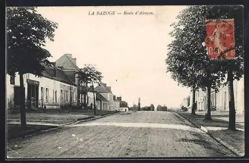 AK La Bazoge, Route d`Alencon avec rangée d`arbres et maisons alignées