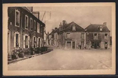 AK Noyen-sur-Sarthe, Vue de la Place Lafayette et des bâtiments environnants